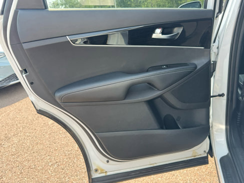 Used 2019 Kia Sorento LX image 25