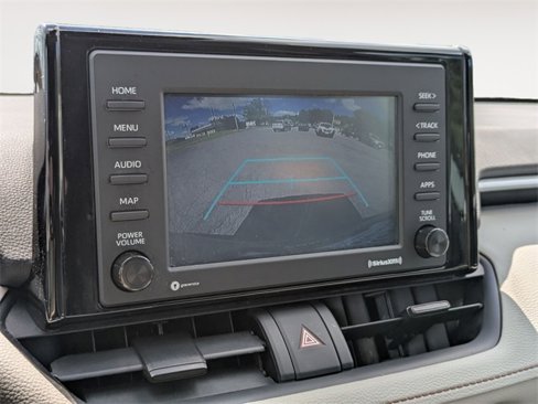 Used 2021 Toyota RAV4 XLE image 18