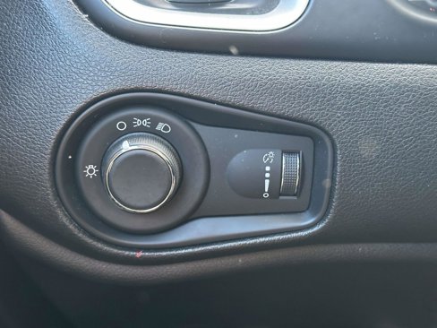 Used 2021 Jeep Renegade Sport image 11