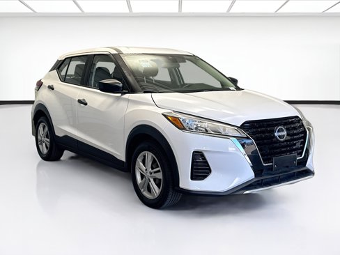 Used 2023 Nissan Kicks S image 3