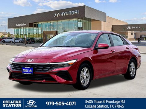 Used 2025 Hyundai Elantra SE image 3