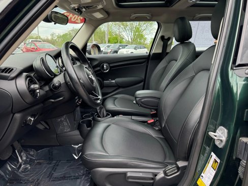 Used 2017 MINI Cooper 4-Door Hardtop image 16