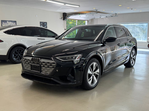 Used 2024 Audi Q8 e-tron Premium image 1