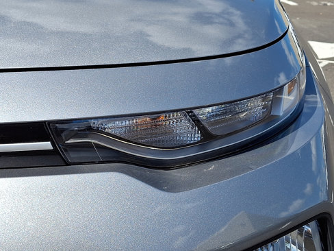 Used 2022 Kia Soul LX image 8