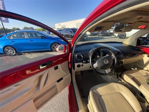 Used 2010 Volkswagen Beetle Coupe image 4