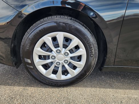 Used 2024 Kia Forte LX image 9
