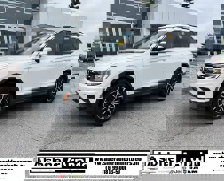 Used 2021 Volkswagen Tiguan SE image 1