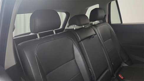 Used 2020 Volkswagen Tiguan SE image 12