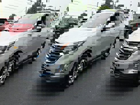 Used 2021 Chevrolet Equinox LT w/ Driver Convenience Package image 3