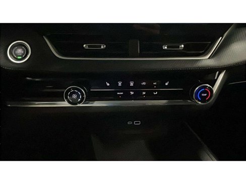 Used 2025 Chevrolet Equinox LT w/ Safety and Technology Package image 13