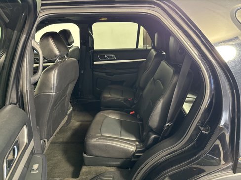 Used 2017 Ford Explorer XLT w/ Equipment Group 202A image 13