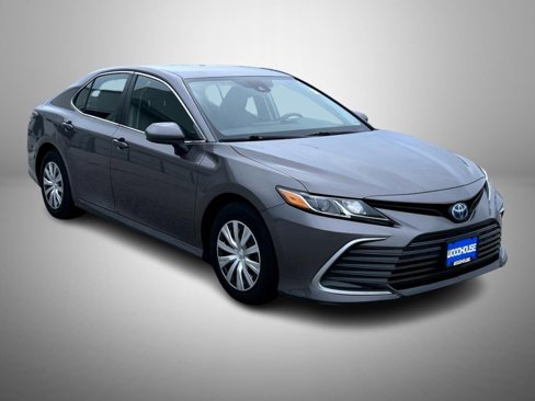 Used 2022 Toyota Camry LE image 3