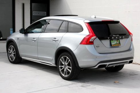 Used 2015 Volvo V60 T5 Cross Country image 8