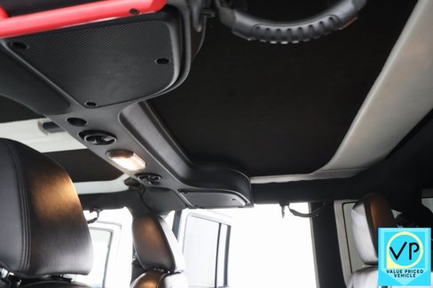 Used 2016 Jeep Wrangler Unlimited Rubicon w/ Max Tow Package image 8