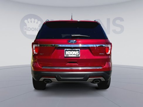 Used 2018 Ford Explorer XLT w/ Equipment Group 201A image 5
