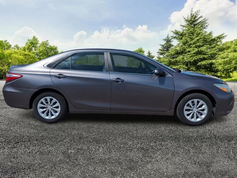 Used 2015 Toyota Camry LE image 8