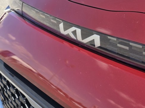 Used 2023 Kia Soul LX image 2