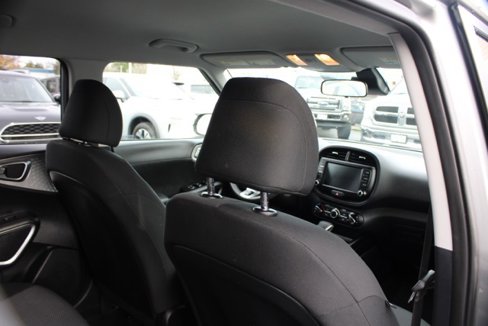 Used 2023 Kia Soul LX image 28