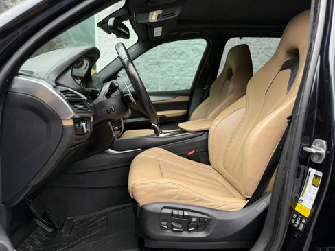 Used 2015 BMW X5 M image 12