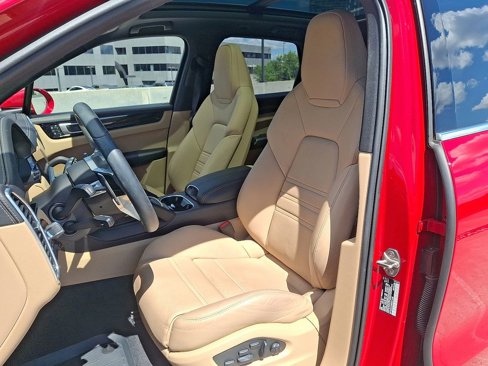 Certified 2022 Porsche Cayenne image 17