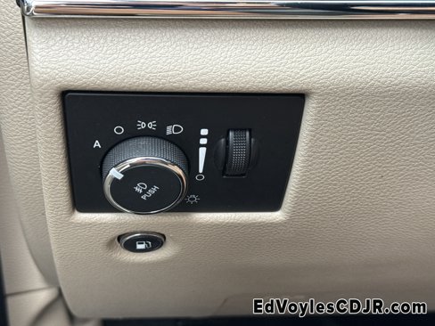 Used 2019 Jeep Grand Cherokee Limited image 38