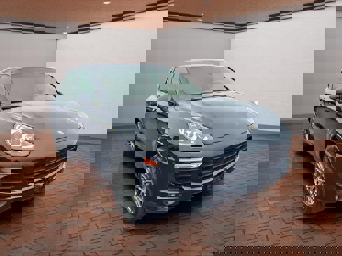 Used 2017 Porsche Cayenne S Platinum image 2