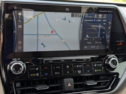 Used 2021 Toyota Highlander Platinum image 18