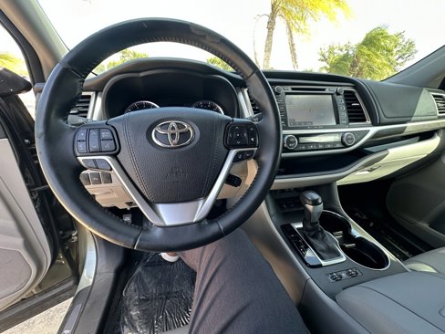 Used 2018 Toyota Highlander Limited image 11