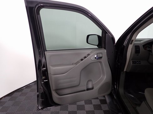 Used 2020 Nissan Frontier SV w/ Midnight Edition Floor Mats image 16