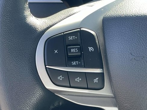 Used 2023 Ford Explorer XLT image 4