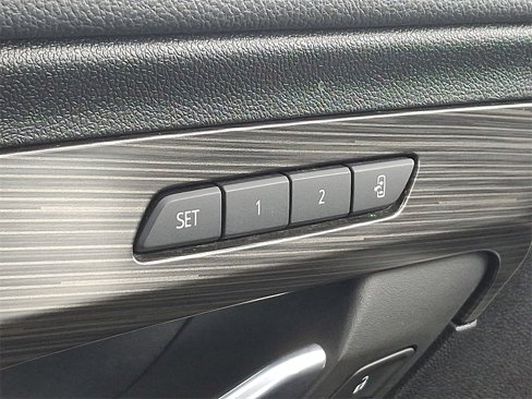 Used 2023 GMC Terrain SLT image 27