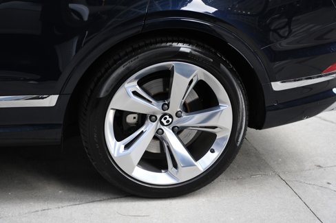 Used 2023 Bentley Bentayga Extended Wheelbase image 26
