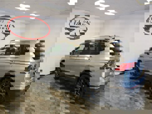 Used 2022 Volkswagen Tiguan SE w/ Panoramic Sunroof Package image 12