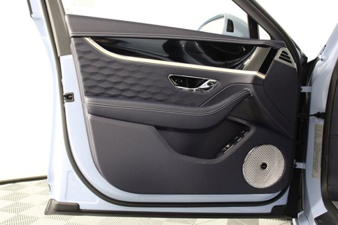 New 2025 Bentley Flying Spur Plug-In Hybrid image 16