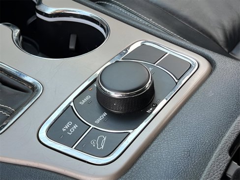Used 2017 Jeep Grand Cherokee Limited image 34