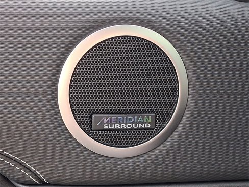 Used 2024 Land Rover Discovery Dynamic SE image 27