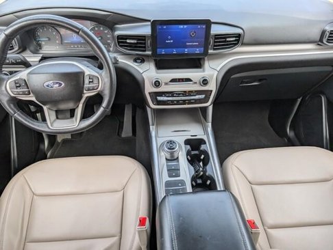 Used 2023 Ford Explorer XLT w/ Equipment Group 202A image 8