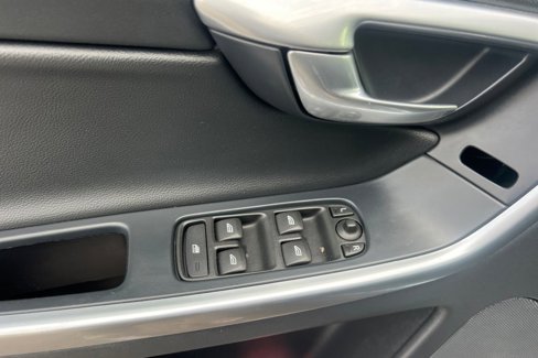 Used 2015 Volvo XC60 T5 Premier w/ Proximity Package image 8