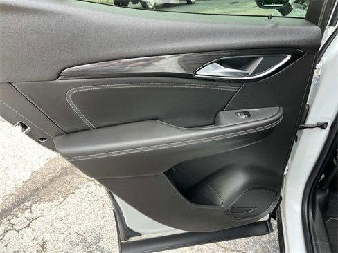 Used 2021 Buick Envision Essence image 18