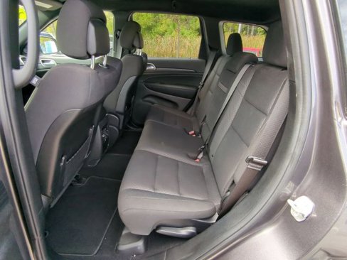 Used 2020 Jeep Grand Cherokee Laredo image 32