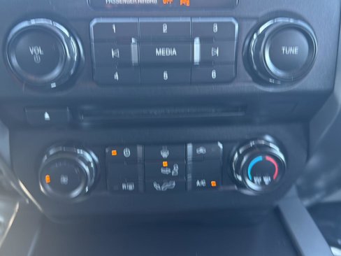 Used 2018 Ford F150 XLT w/ Trailer Tow Package image 16