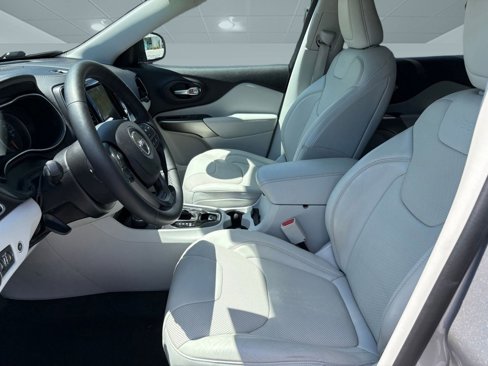Used 2019 Jeep Cherokee Limited w/ Luxury Group image 5