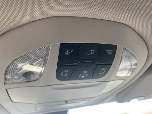 Used 2022 Chrysler Voyager LX image 18