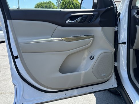 Used 2017 GMC Acadia Denali w/ Technology Package image 25