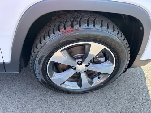 Used 2019 Jeep Cherokee Limited image 27