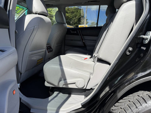 Used 2013 Toyota Highlander Limited image 28