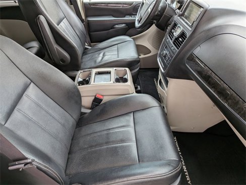 Used 2015 Chrysler Town & Country Touring-L w/ Driver Convenience Group image 27