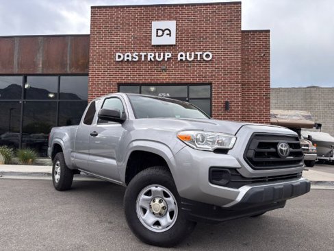 Used 2020 Toyota Tacoma SR image 3