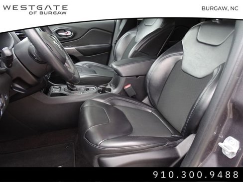 Used 2019 Jeep Cherokee Latitude Plus w/ Comfort/Convenience Group image 17