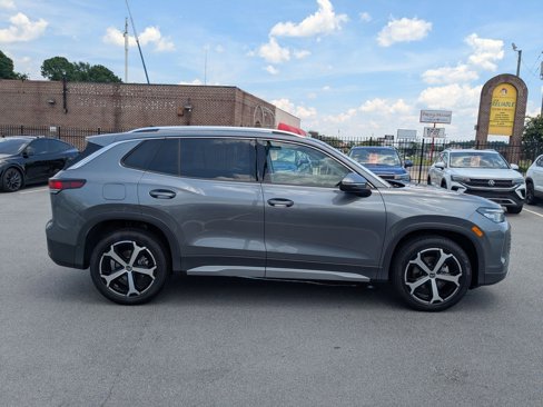 New 2025 Volkswagen Tiguan SE image 2